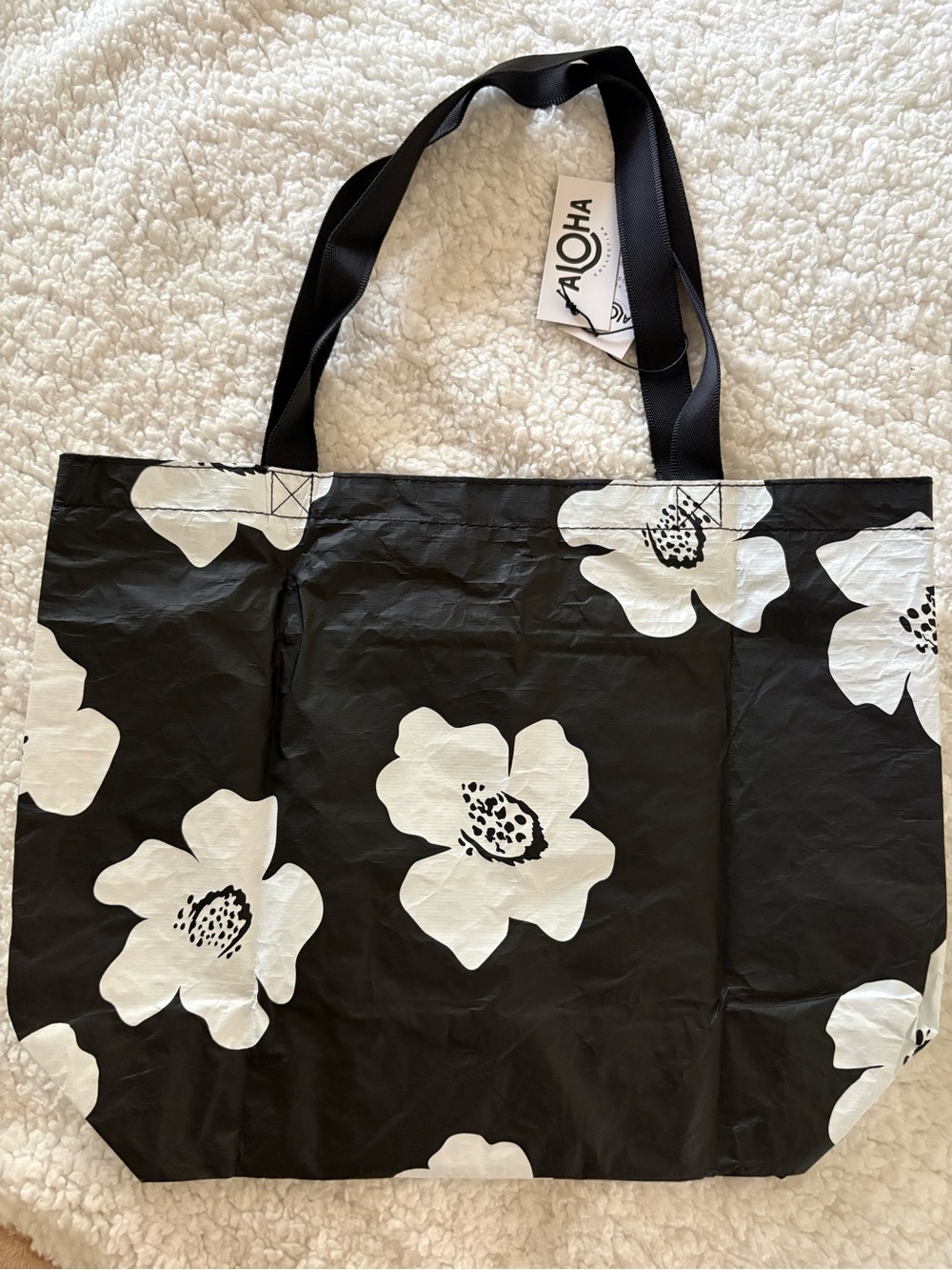 ALOHA Collection Splash-Proof Reversible Tote - Black & White Pua print